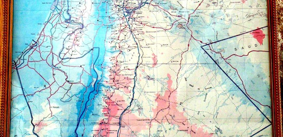 Современная карта (Петра). К востоку от Иордана - Иордания, к западу - "Палестина". Израиль вообще отсутствует.